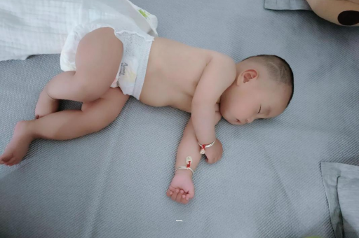 祁东宝宝脸上有白色斑块 祁东宝宝脸上有白色斑块